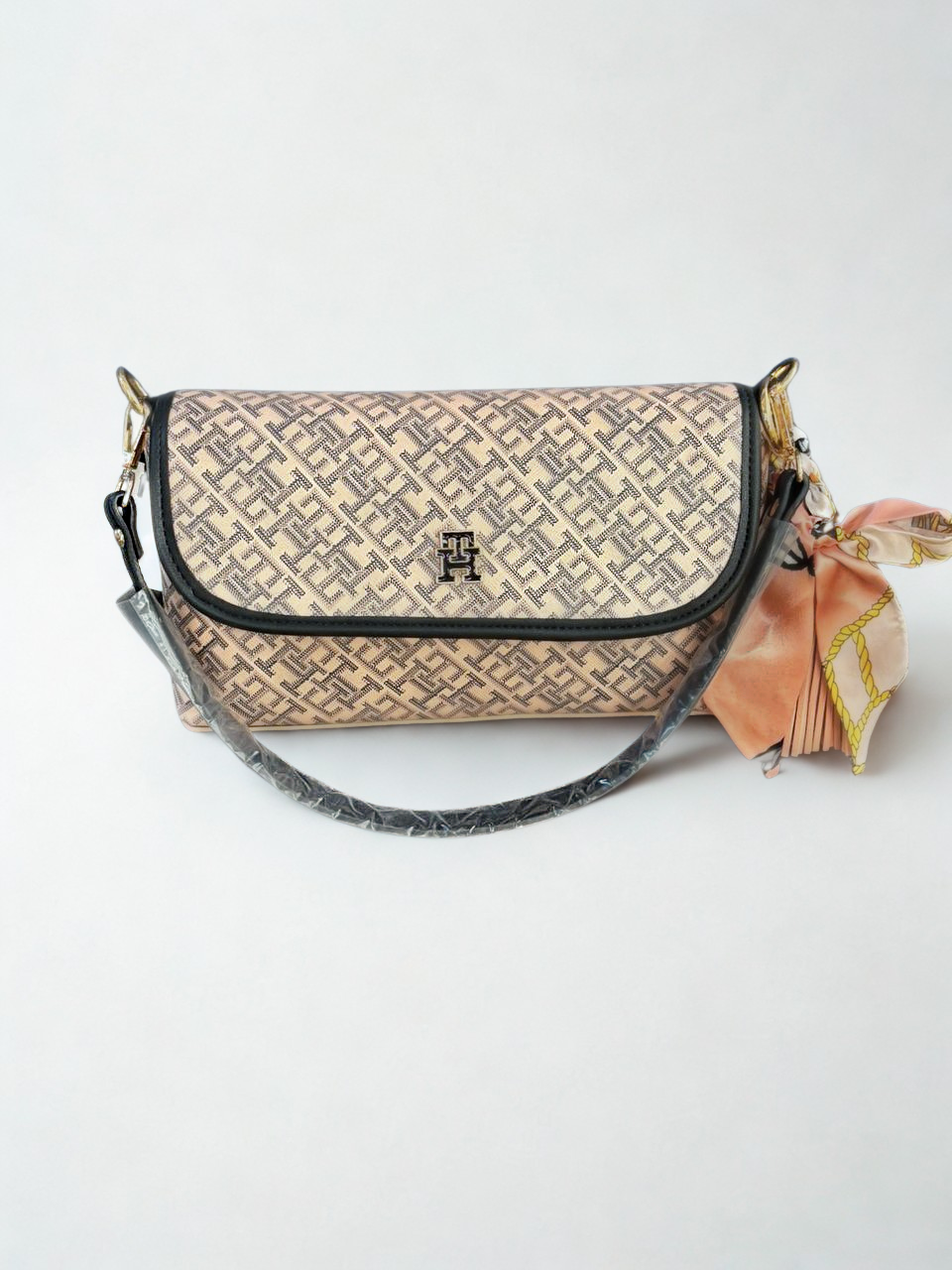 Kapaklı Desenli Klasik El ve Omuz Çantası