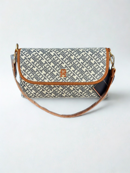 TOMMY HİLFİGER Kapaklı Çanta