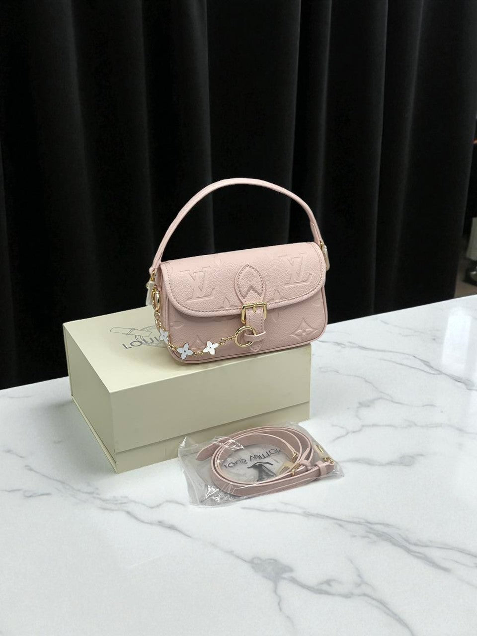 LOUİS VUİTTON İTHAL MİNİ MONOGRAM