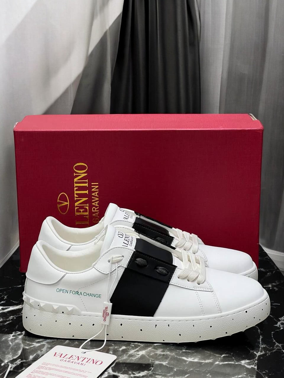 VALENTİNO BLACK WALK