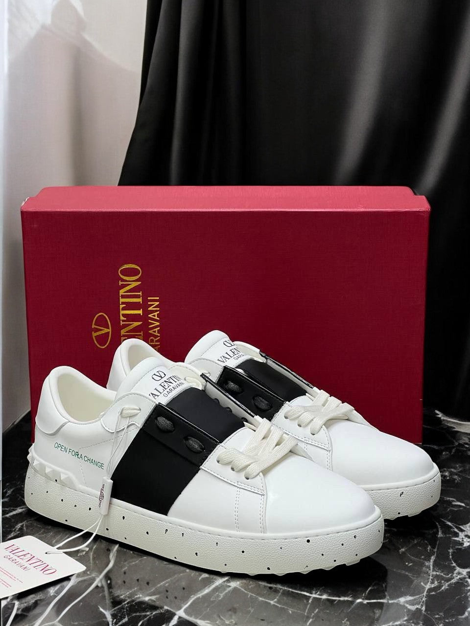 VALENTİNO BLACK WALK