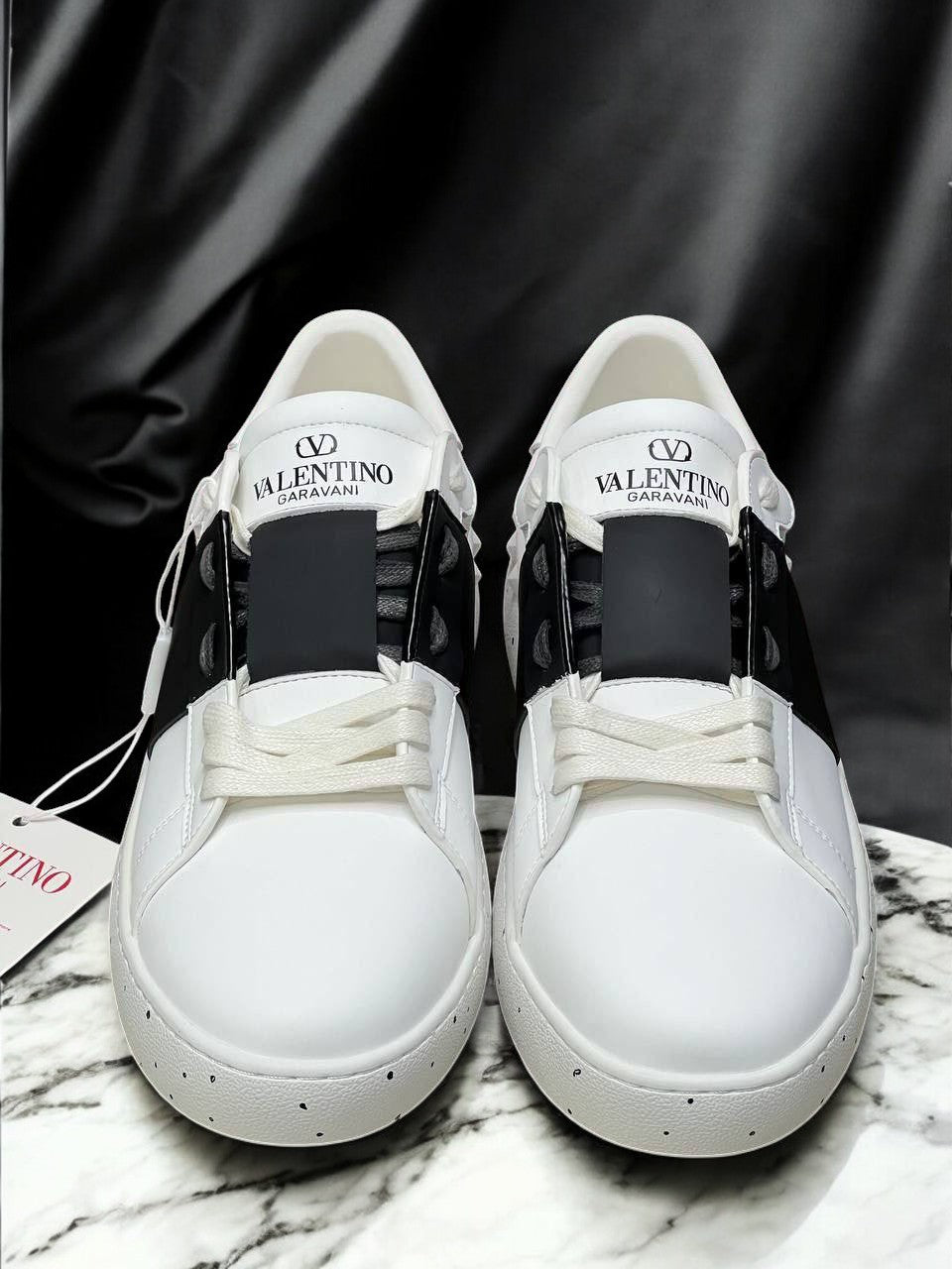 VALENTİNO BLACK WALK